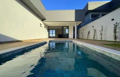 Imagem: A casa em condomínio possui 3 Dormitórios, 4 Banheiros, 216m²