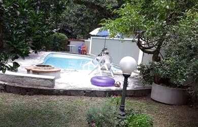 Imagem: O depósito possui 3 Vagas na garagem, 350-0m² de Área e está