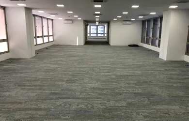 Imagem: O depósito possui 5 Vagas na garagem e 420m² de Área e está