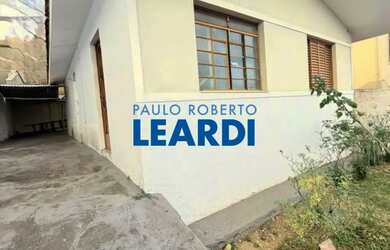 Imagem: A casa possui 2 Dormitórios, 2 Banheiros, 2 Vagas na garagem