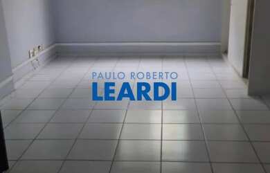 Imagem: O depósito possui 5 Vagas na garagem, 300m² de Área e está