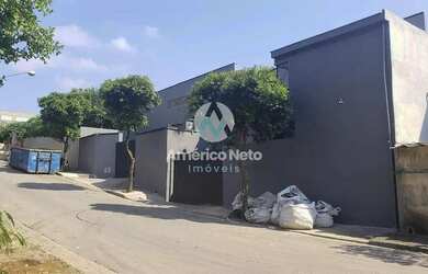 Imagem: O depósito possui 4 Vagas na garagem, 1.350m² de Área e