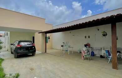 Imagem: A casa possui 2 Dormitórios, 2 Banheiros, 2 Vagas na garagem