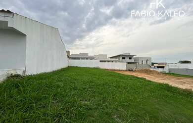 Imagem: O terreno possui 250m² de Área, Imóvel novo e está localizado
