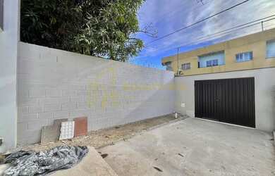 Imagem: A casa possui 2 Dormitórios, 2 Banheiros, 1 Vaga na garagem