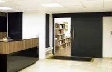 Imagem: O depósito possui 5 Vagas na garagem e 284m² de Área e está