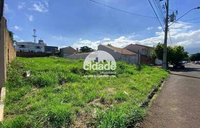 Imagem: O terreno possui 805m² de Área e Imóvel mobiliado e está