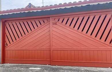 Imagem: A casa possui 2 Dormitórios, Acomodam 12 pessoas, 5 Vagas na