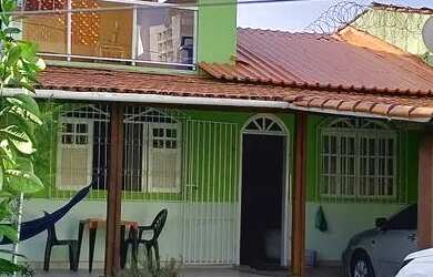 Imagem: A casa possui 2 Dormitórios, Acomodam 14 pessoas, 4 Vagas na