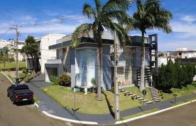 Imagem: A casa em condomínio possui 3 Dormitórios, 5 Banheiros, 3