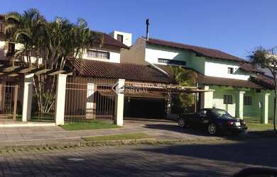 Imagem: A casa possui 3 Dormitórios, 4 Banheiros, 594m² de Área