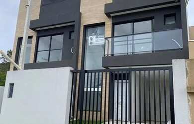 Imagem: A casa possui 3 Dormitórios, 5 Banheiros, 1 Vaga na garagem