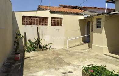 Imagem: A casa possui 2 Dormitórios, 2 Banheiros, 3 Vagas na garagem