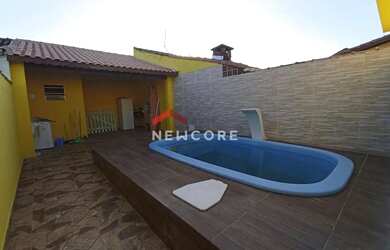 Imagem: A casa possui 2 Dormitórios, 1 Banheiro, 2 Vagas na garagem