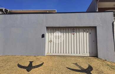 Imagem: A casa possui 3 Dormitórios, 3 Banheiros, 3 Vagas na garagem