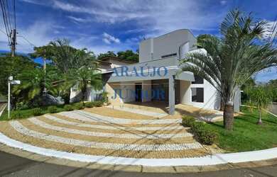 Imagem: A casa em condomínio possui 3 Dormitórios, 3 Banheiros, 4