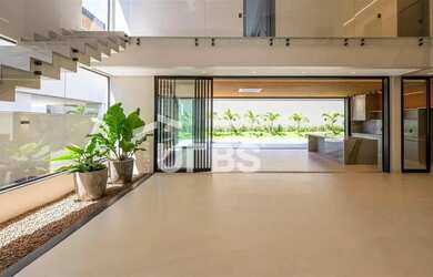 Imagem: A casa em condomínio possui 5 Dormitórios, 5 Banheiros, 4