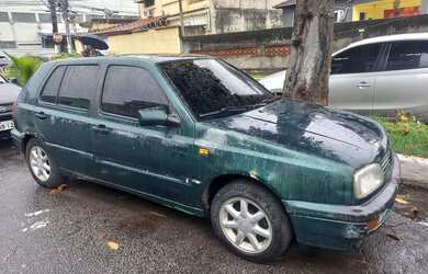 Imagem: A casa possui 4 Dormitórios, 2 Banheiros, 1 Vaga na garagem