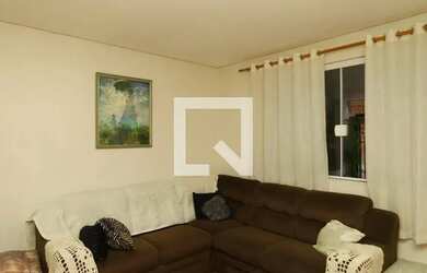 Imagem: A casa possui 3 Dormitórios, 4 Banheiros, 2 Vagas na garagem