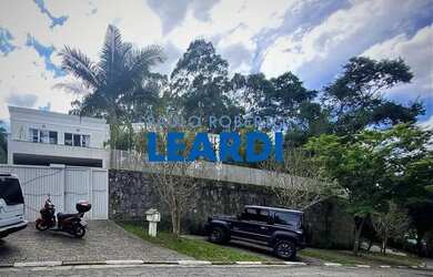 Imagem: O terreno possui 1.403m² de Área e está localizado em Algarve