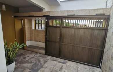 Imagem: A casa possui 3 Dormitórios, 4 Banheiros, 3 Vagas na garagem