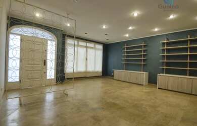 Imagem: A casa possui 4 Dormitórios, 4 Banheiros, 5 Vagas na garagem