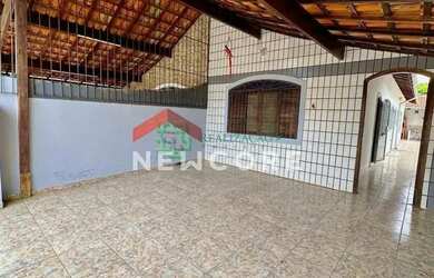 Imagem: A casa possui 2 Dormitórios, 2 Banheiros, 2 Vagas na garagem