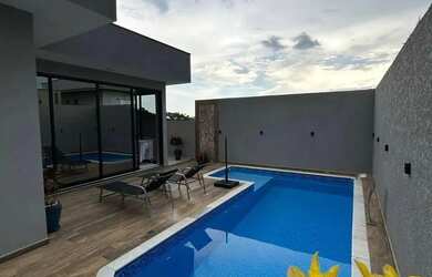 Imagem: A casa possui 3 Dormitórios, 4 Banheiros, 2 Vagas na garagem