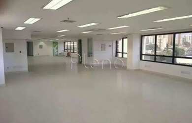 Imagem: O depósito para alugar possui 4 Vagas na garagem e 226m² de