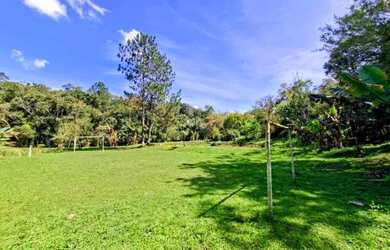 Imagem: A chácara possui 10.000m² de Área e está localizado em