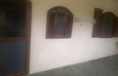 Imagem: A casa possui 1 Dormitório, 2 Banheiros, 1 Vaga na garagem