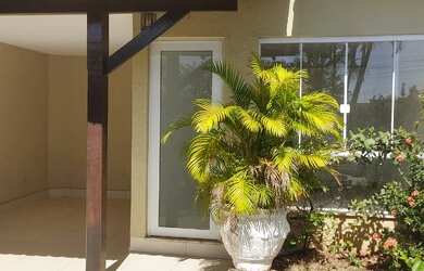 Imagem: A casa em condomínio possui 3 Dormitórios, 2 Banheiros, 2