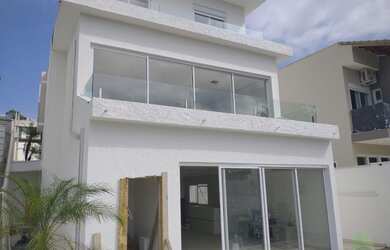 Imagem: A casa em condomínio possui 3 Dormitórios, 5 Banheiros, 4