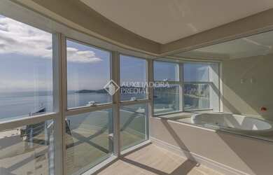 Imagem: O apartamento possui 3 Dormitórios, 1 Banheiro, 3 Vagas na