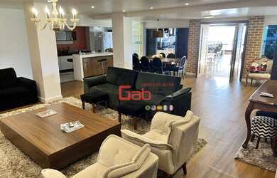 Imagem: A casa possui 5 Dormitórios, 4 Banheiros, 5 Vagas na garagem