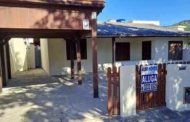 Imagem: A casa possui 2 Dormitórios, 1 Banheiro, 1 Vaga na garagem