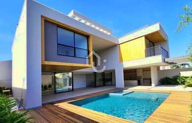 Imagem: A casa em condomínio à venda possui 4 Dormitórios, 5 Banheiros