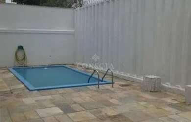 Imagem: A casa possui 4 Dormitórios, 2 Banheiros, 4 Vagas na garagem