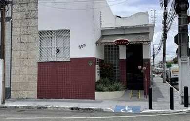 Imagem: O depósito possui 1 Vaga na garagem, 240m² de Área e está