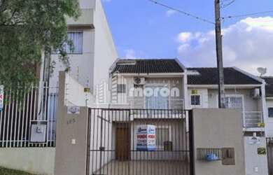 Imagem: A casa possui 3 Dormitórios, 3 Banheiros, 2 Vagas na garagem