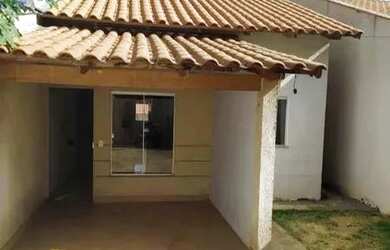 Imagem: A casa possui 2 Dormitórios, 1 Banheiro, 1 Vaga na garagem