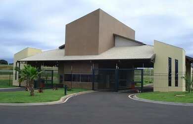 Imagem: A casa em condomínio possui 4 Dormitórios, 5 Banheiros, 2