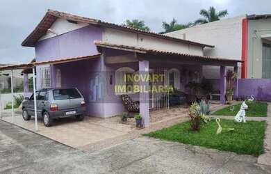 Imagem: A casa possui 2 Dormitórios, 3 Banheiros, 1 Vaga na garagem