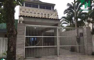 Imagem: A casa possui 3 Dormitórios, 4 Banheiros, 2 Vagas na garagem