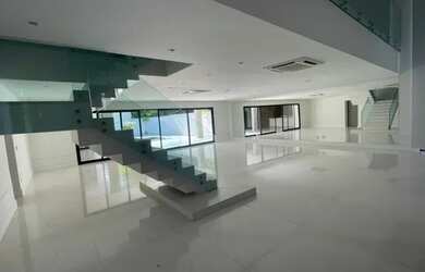 Imagem: A casa em condomínio possui 5 Dormitórios, 5 Banheiros, 2