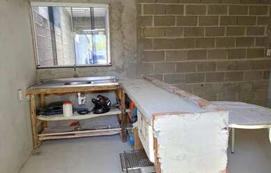 Imagem: A casa possui 1 Dormitório, 1 Banheiro, 5 Vagas na garagem