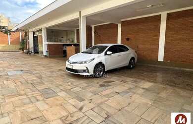 Imagem: O depósito à venda possui 5 Vagas na garagem e 463m² de Área