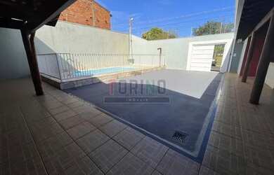 Imagem: A casa possui 2 Dormitórios, 2 Banheiros, 4 Vagas na garagem