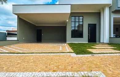 Imagem: A casa em condomínio possui 3 Dormitórios, 3 Banheiros, 4