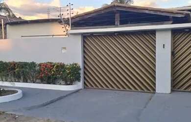 Imagem: A casa possui 4 Dormitórios, 4 Banheiros, 2 Vagas na garagem